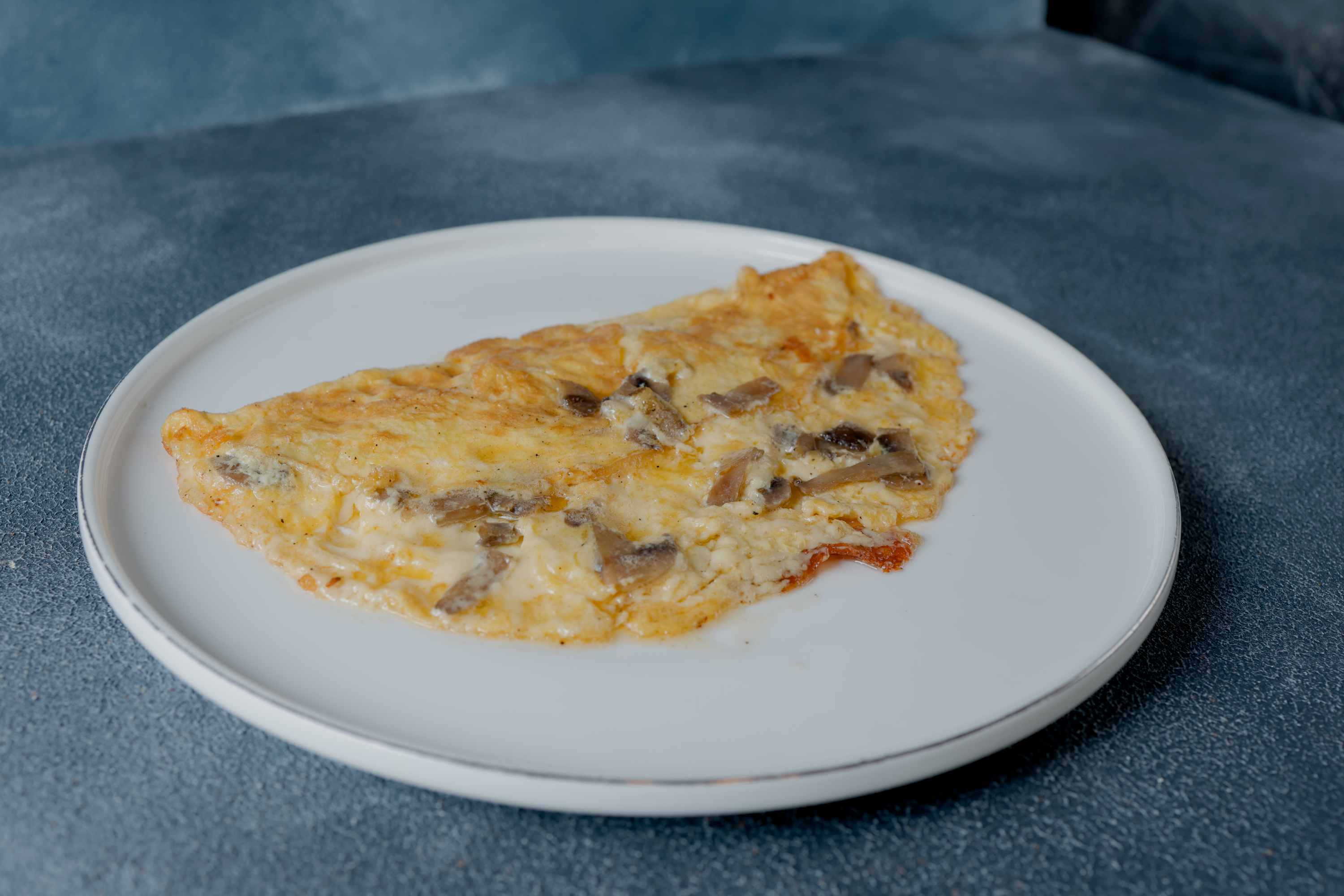 OMLET-MANTARLI VE KAŞAR PEYNİRLİ