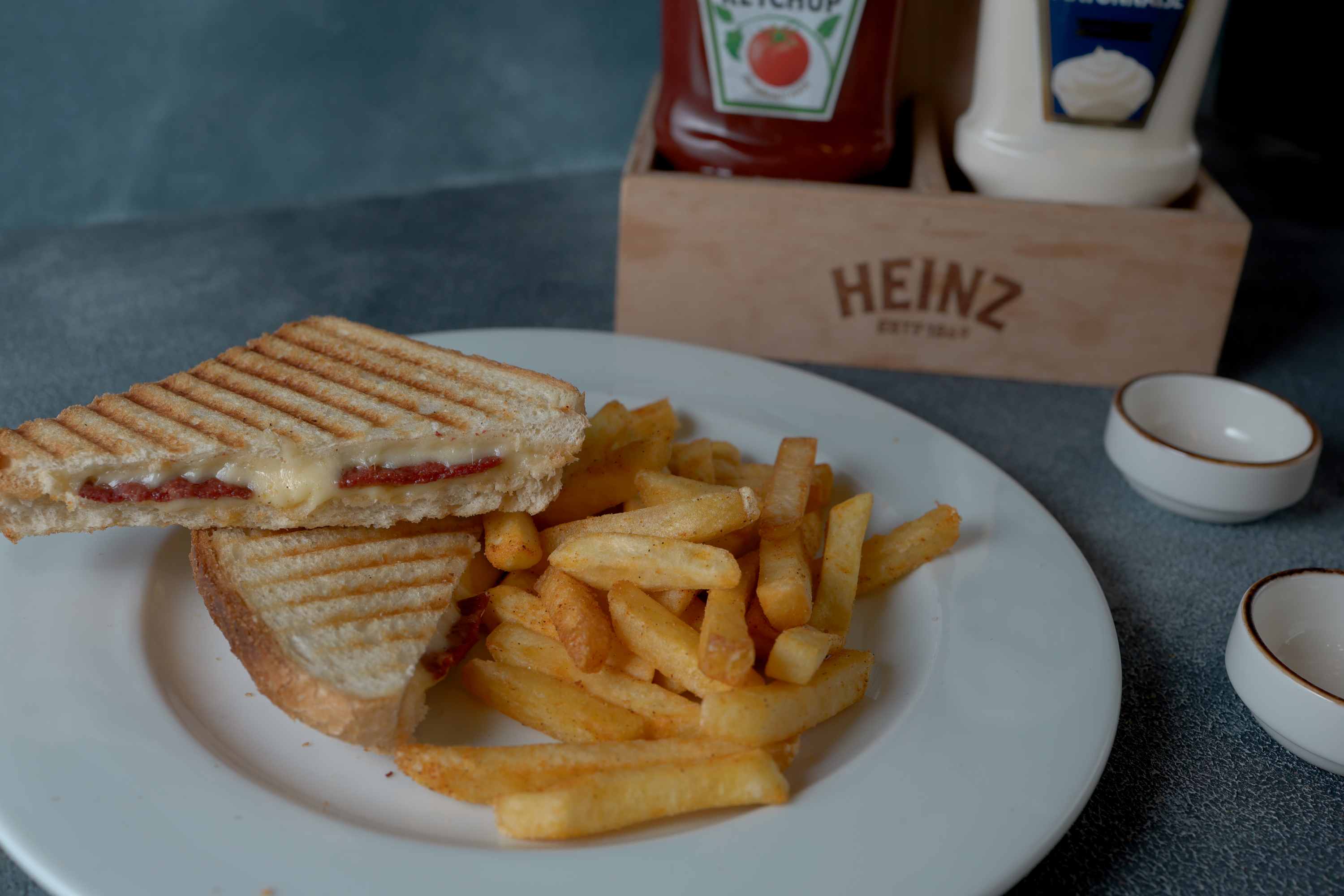 KAHVALTI VE ATIŞTIRMALIKLAR