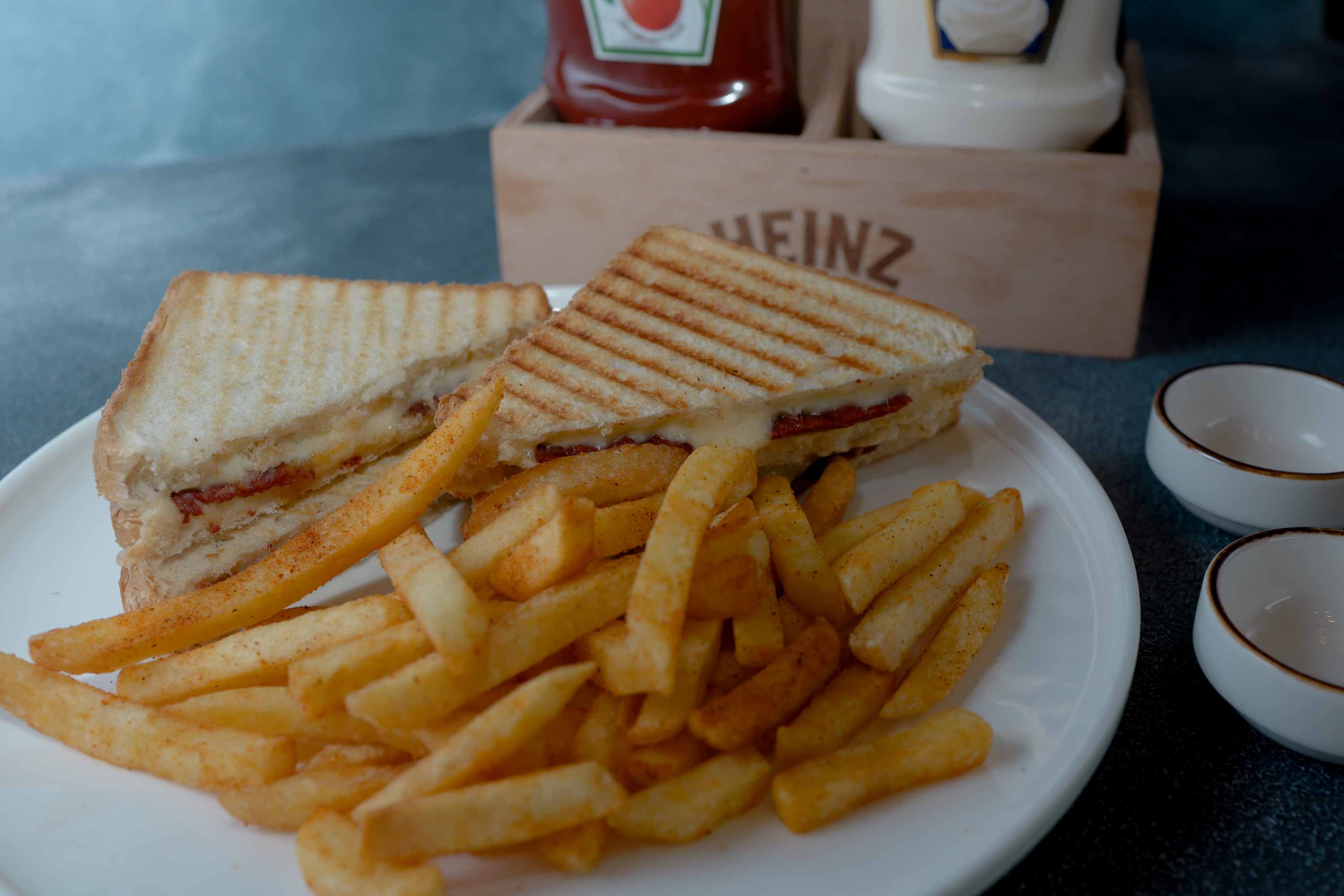 TOST - KAŞARLI VE SUCUKLU - L