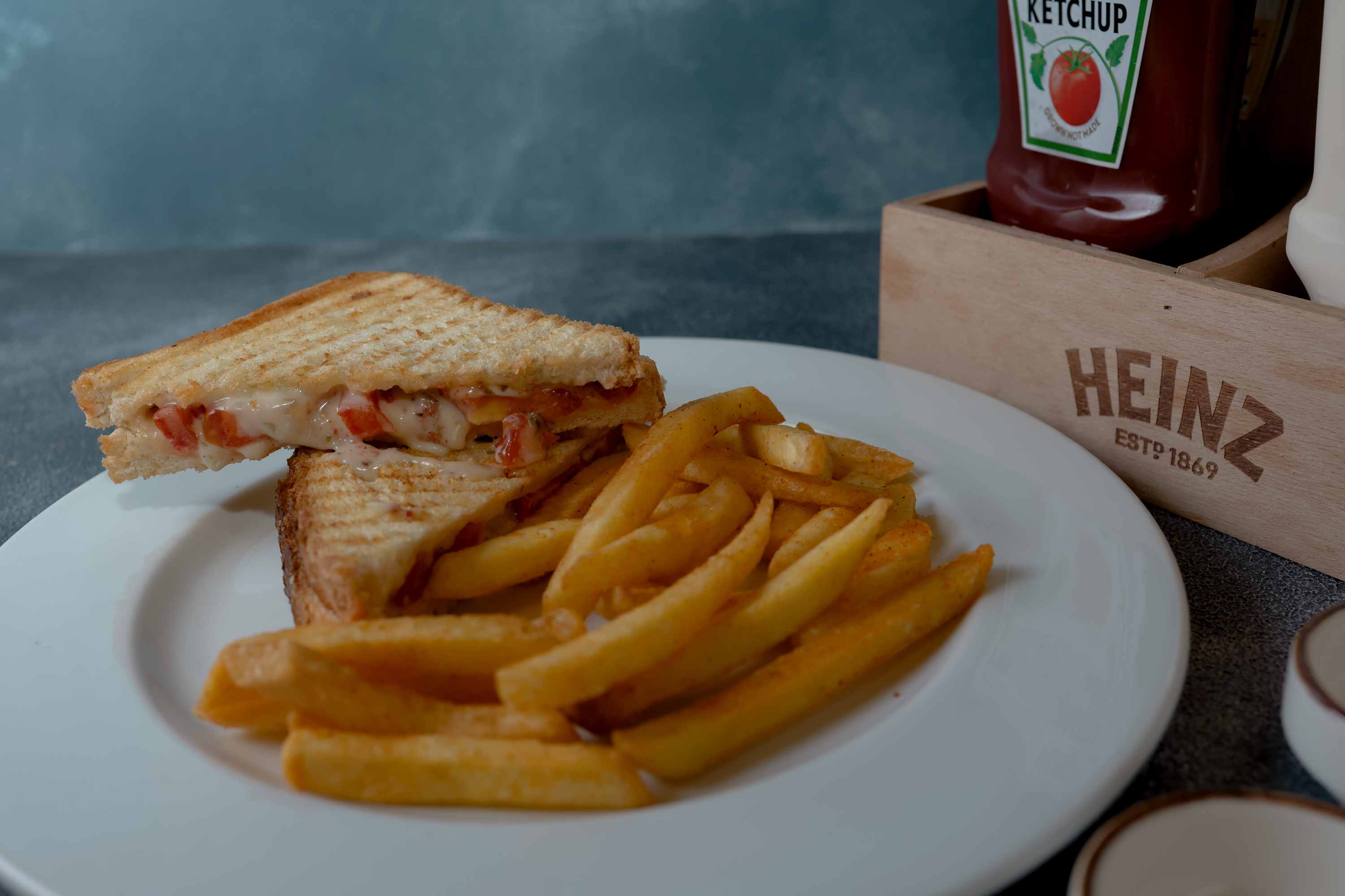 TOST - AVOKADO VE TULUM PEYNİRLİ - S