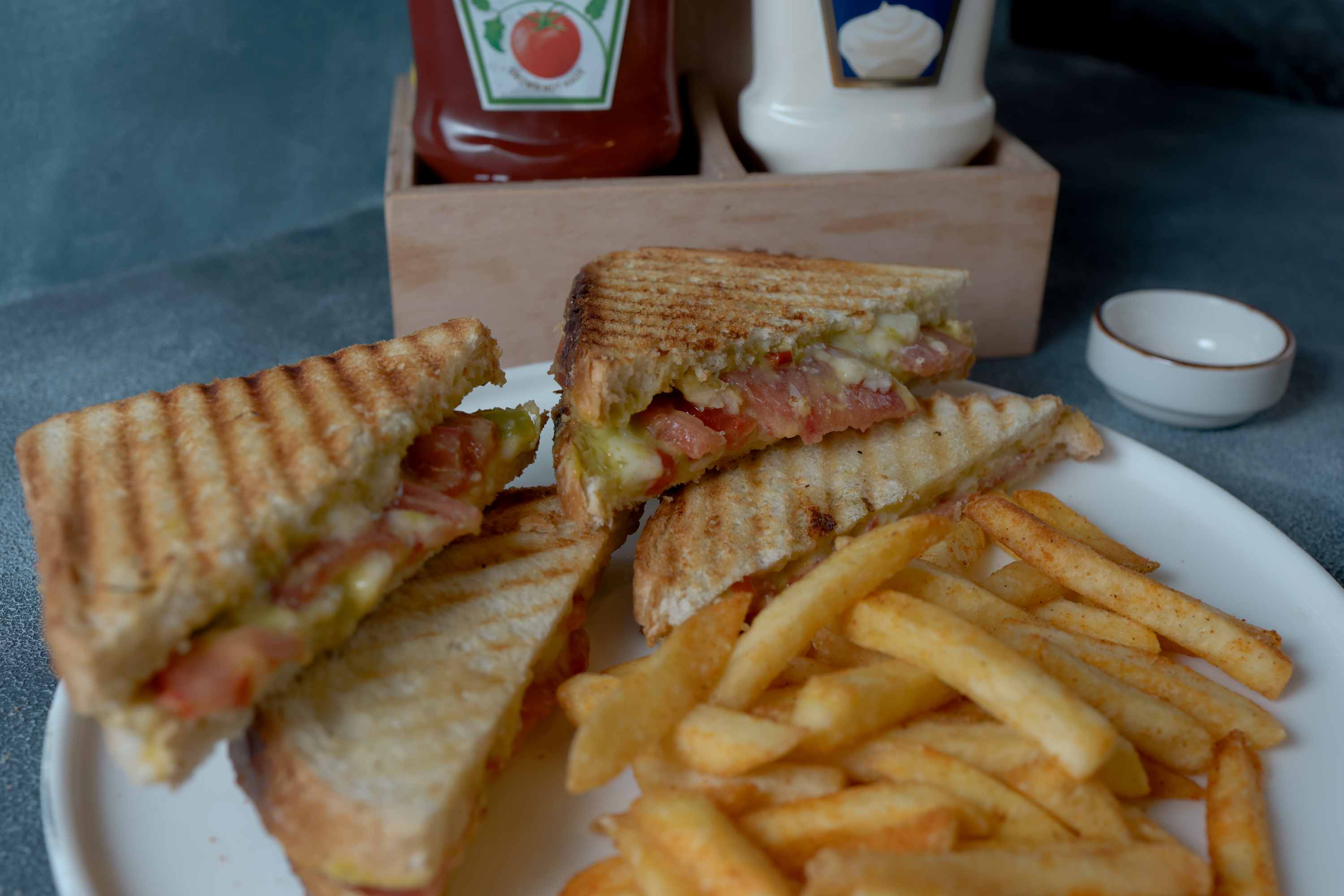 TOST - AVOKADO VE TULUM PEYNİRLİ - L