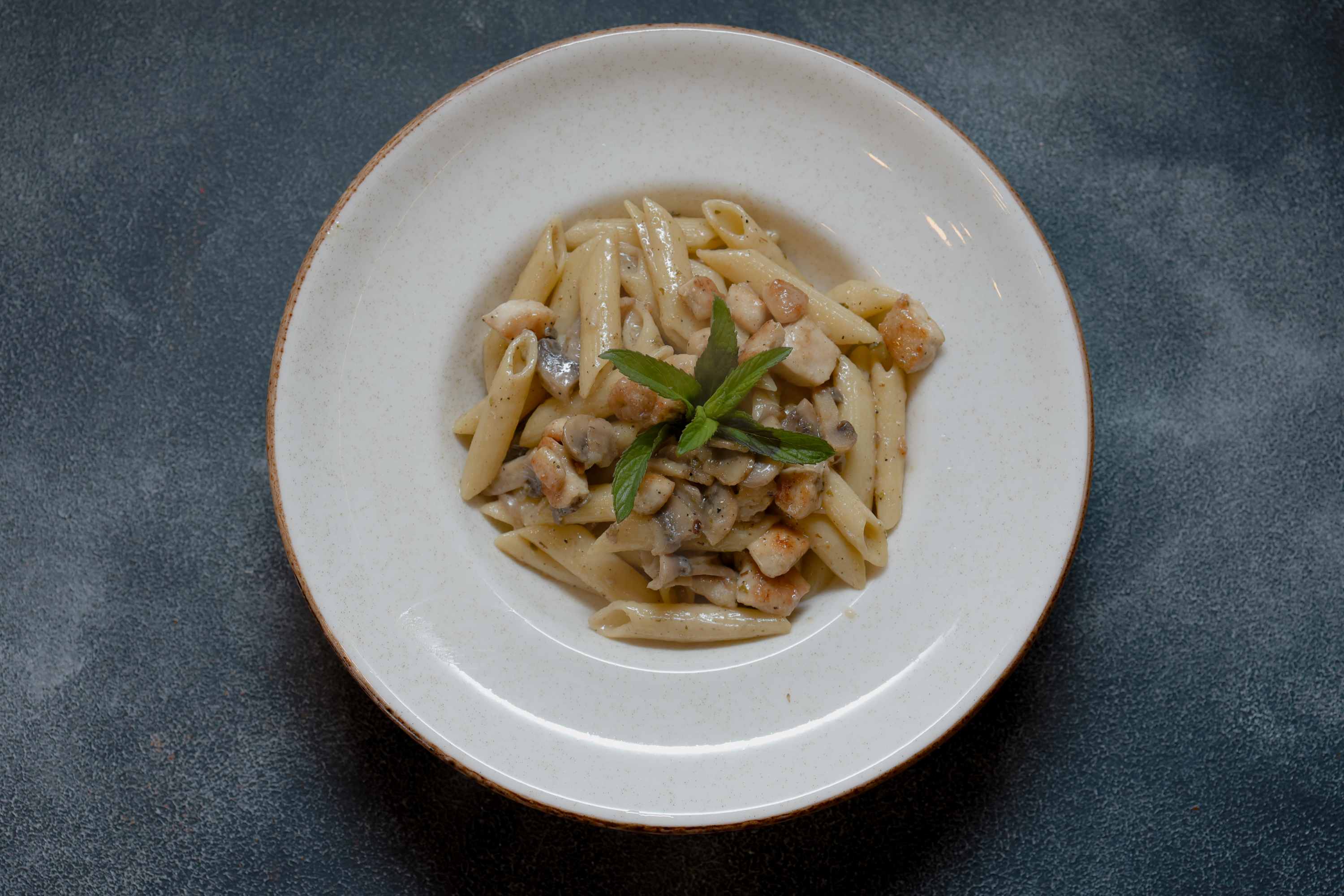 MANTAR SOSLU TAVUKLU PENNE MAKARNA