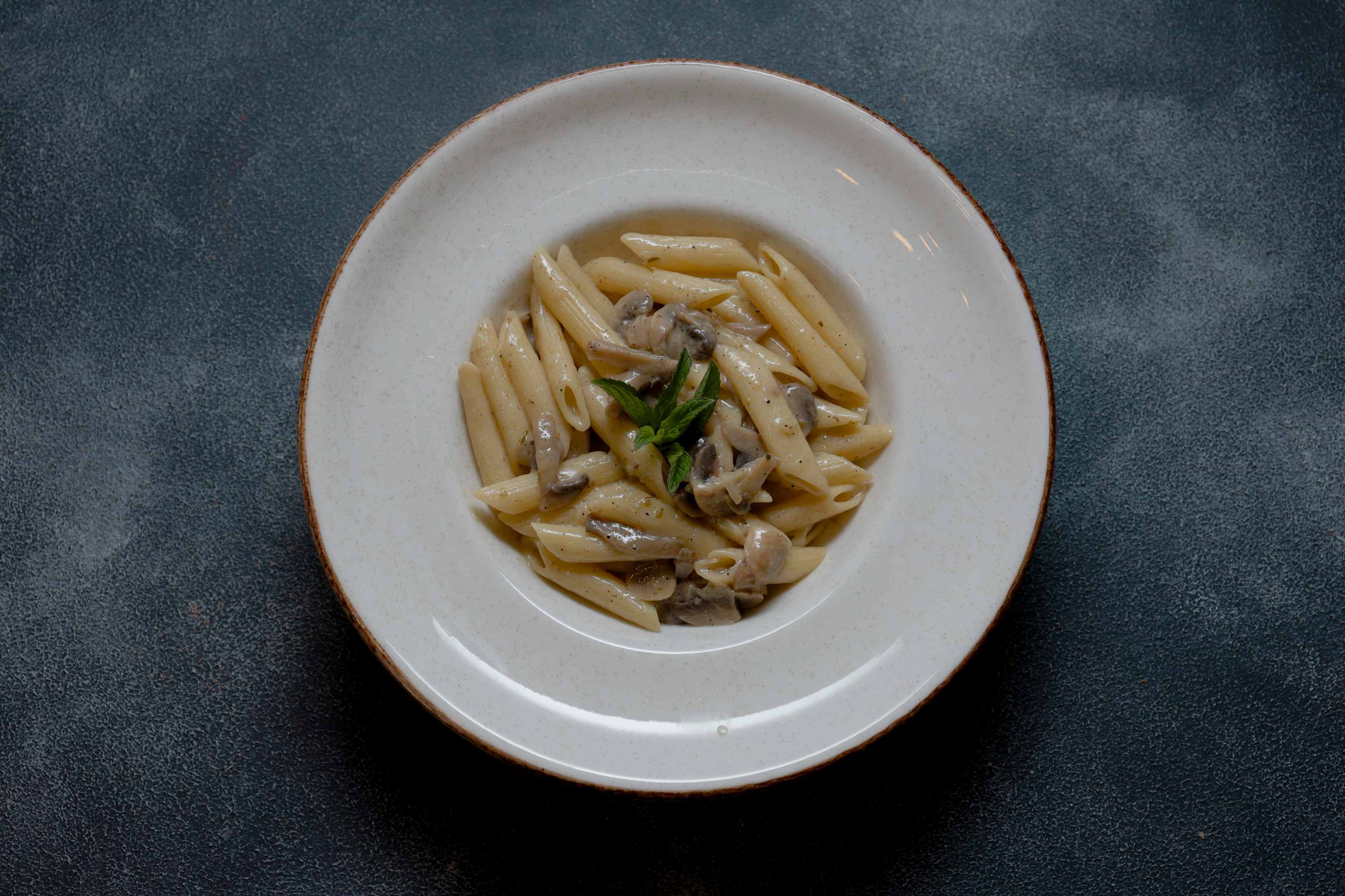 Kremalı mantar soslu penne makarna