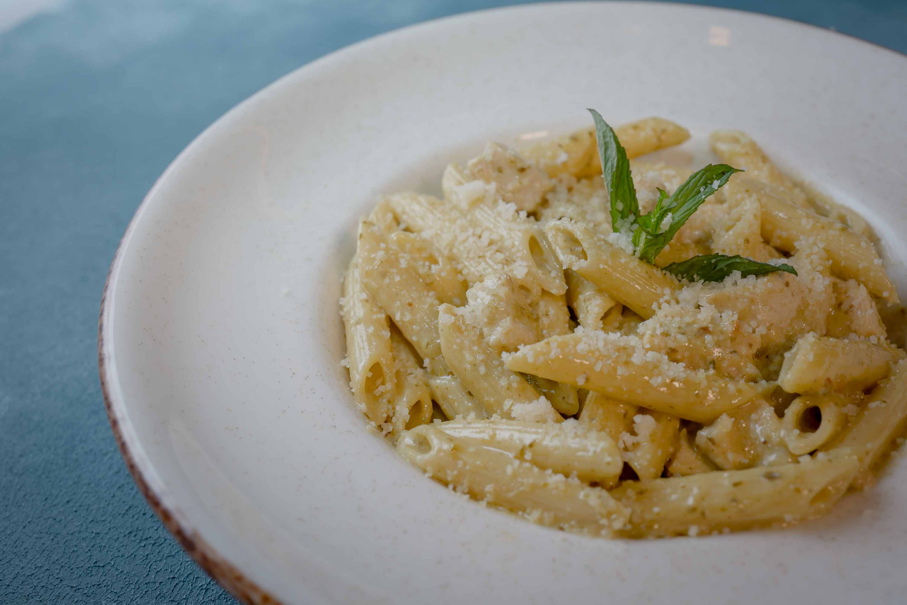 PESTO SOSLU TAVUKLU PENNE MAKARNA