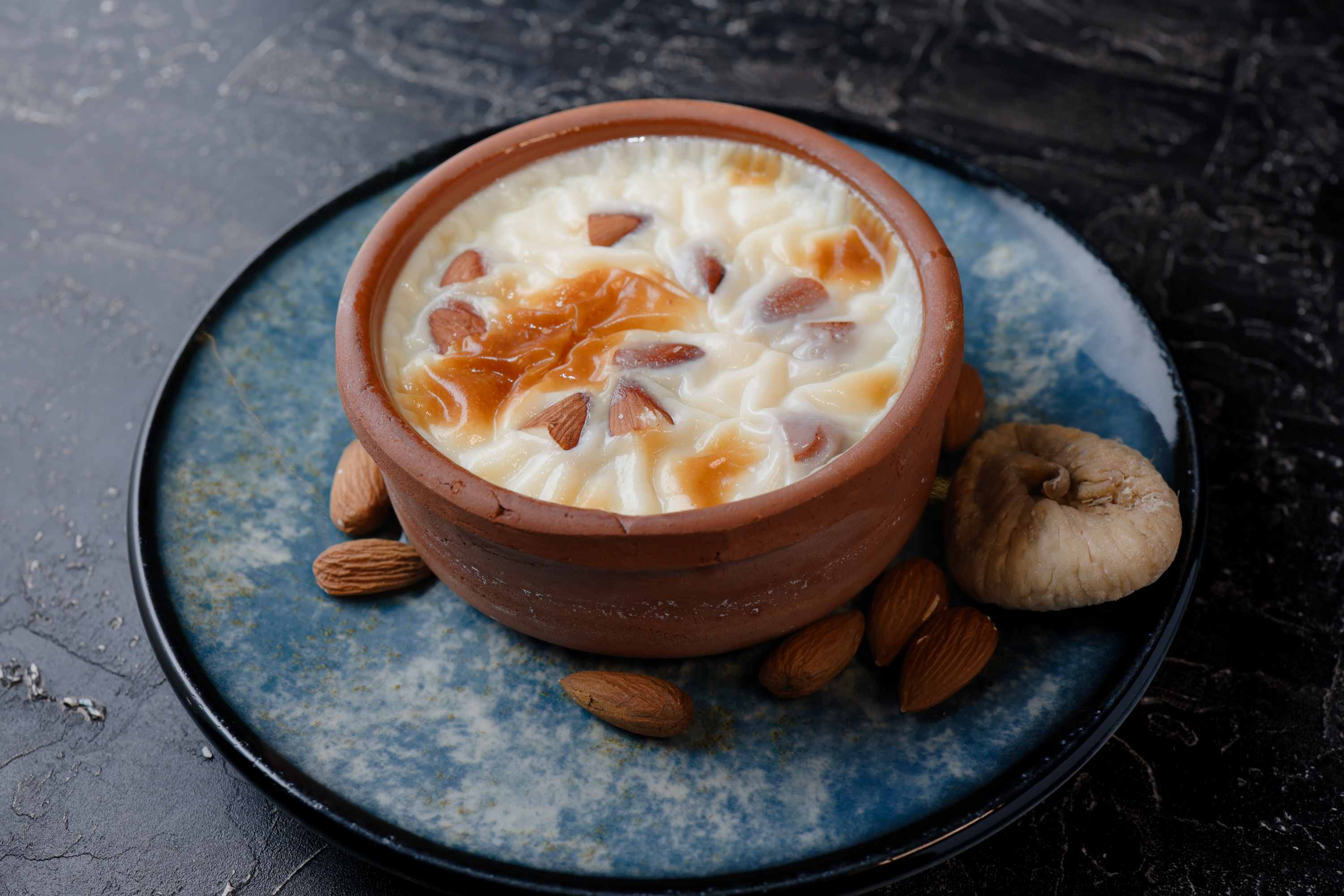 İNCİRLİ VE BADEMLİ SÜTLAÇ