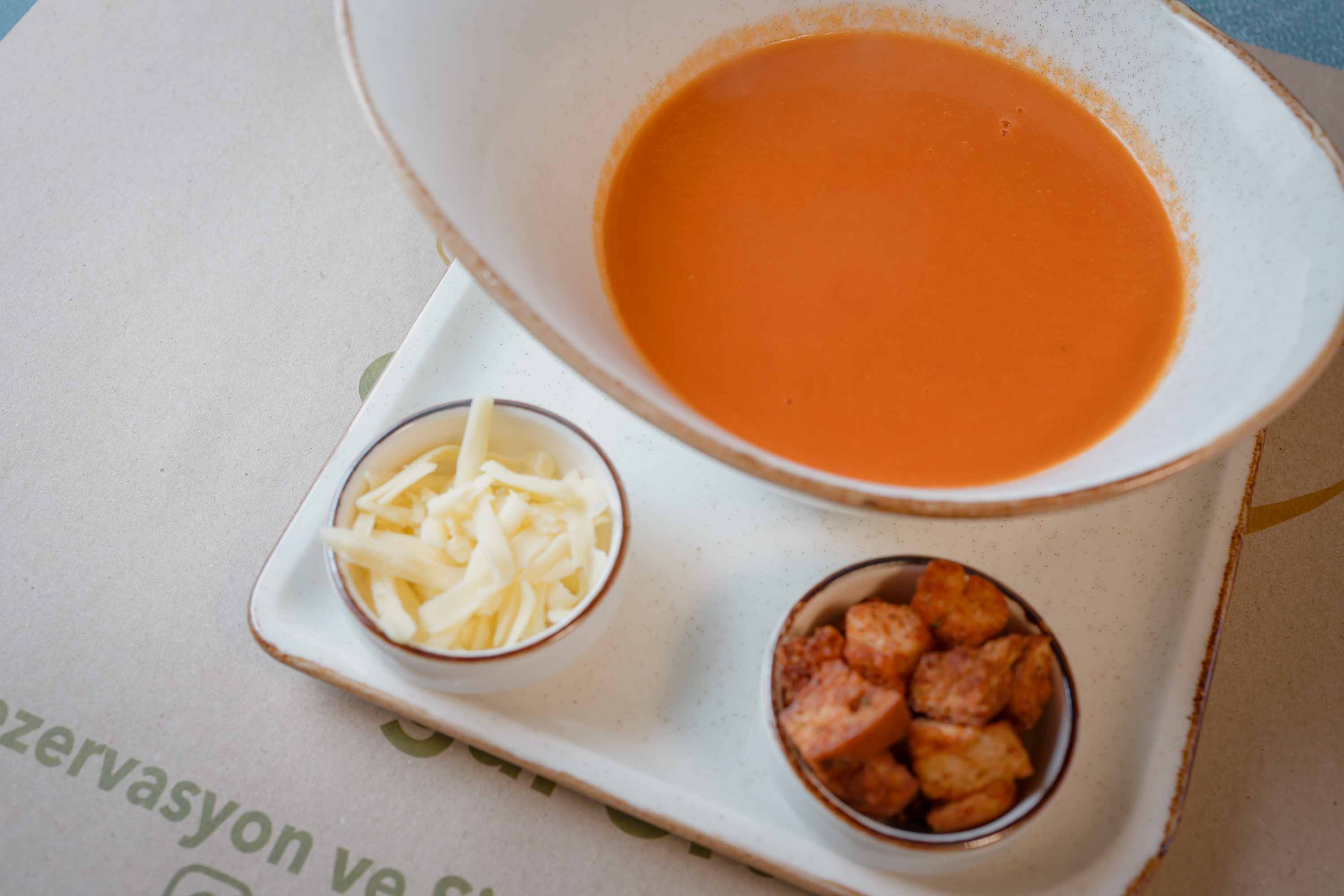 Yarım domates çorbası